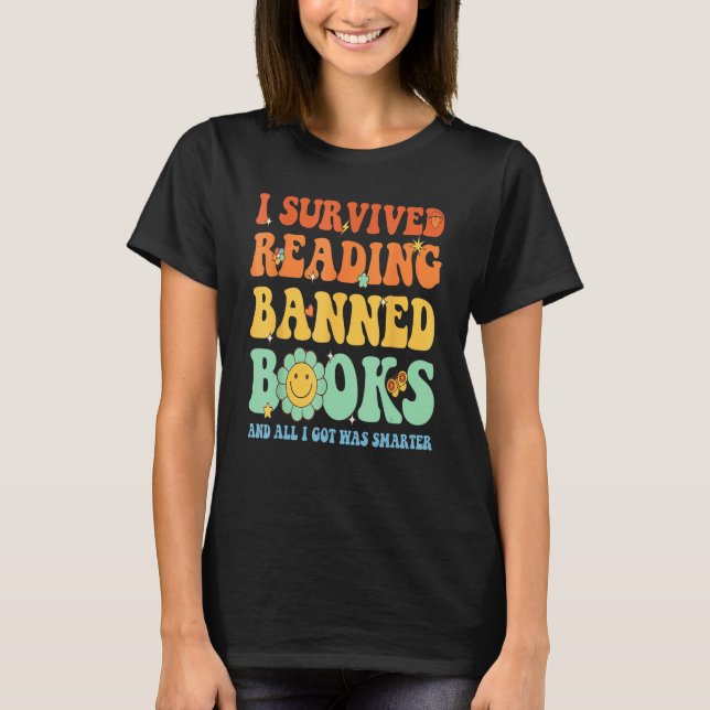 Camiseta Groovy I Survived Reading Banned Books Book Lover  (Frente)