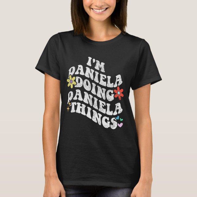 Camiseta Groovy Im Daniela Fazendo Daniela Coisas Engraçada (Frente)