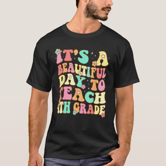 Camiseta Groovy It s a Beautiful Day to Teach 4th Grade Tea (Frente)