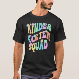 Camiseta Groovy Kinder Squad School Professor Jardim Infant