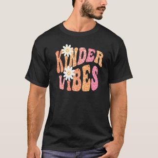 Camiseta Groovy KINDER VIBES Professor Cair Cores Kindergar