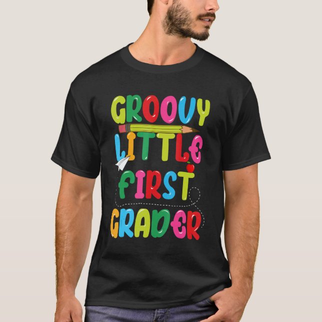 Camiseta Groovy Little First Grader  First Day Of School Fo (Frente)