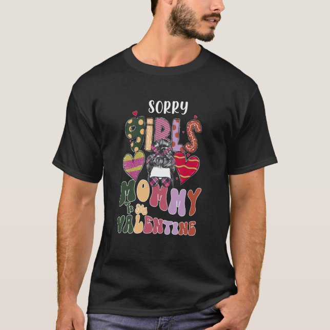 Camiseta groovy Messy Bun hair Sorry Girls Mommy Is My Vale (Frente)