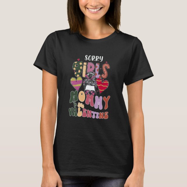 Camiseta groovy Messy Bun hair Sorry Girls Mommy Is My Vale (Frente)