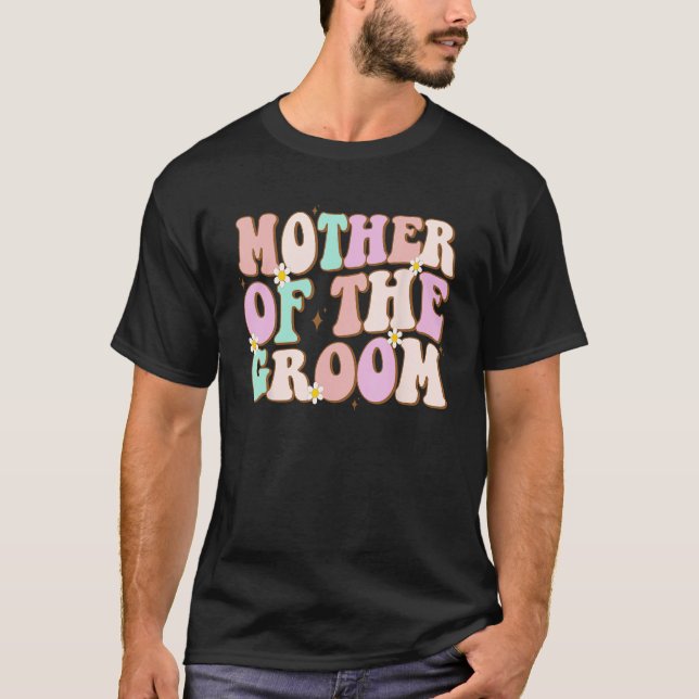 Camiseta Groovy Mother of the Groom Wedding Shower Mom from (Frente)