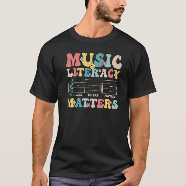 Camiseta Groovy Music Literacy Matters I Like to Eat Puppie (Frente)