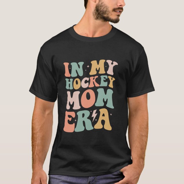 Camiseta Groovy na minha era de hóquei Mamãe Brincadeira Pr (Frente)