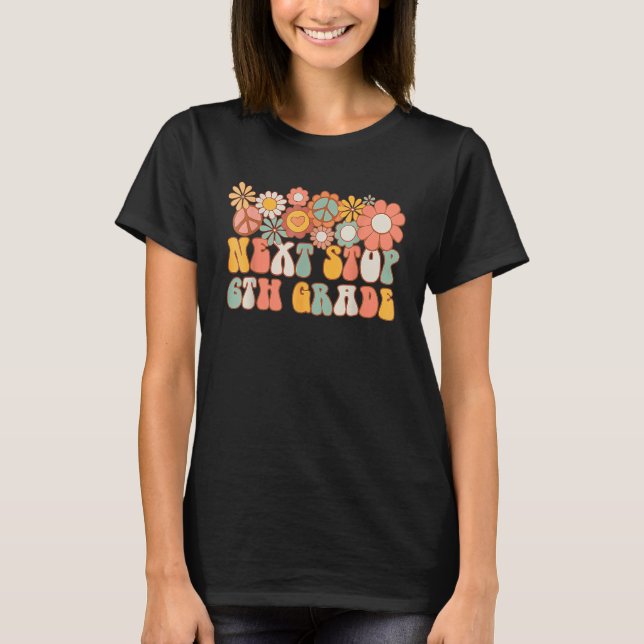 Camiseta Groovy Next Stop 6th Grade Hello School Back To Sc (Frente)
