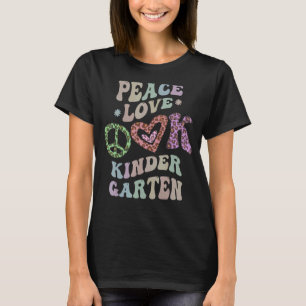 Camiseta Groovy PEACE LOVE KINDERGARTEN Leopard Tipo de imp
