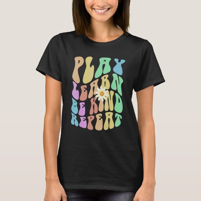 Camiseta Groovy PLAY LEARN BE KIND REPEAT Retro Stop Bullyi (Frente)