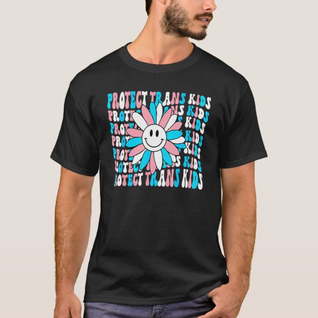 Camiseta Groovy Protege Crianças Trans Flores LGBT (Frente)