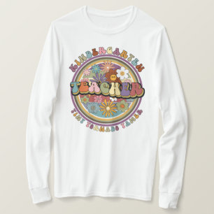 Camiseta Groovy Retro Floral Kindergarten Nome do Professor