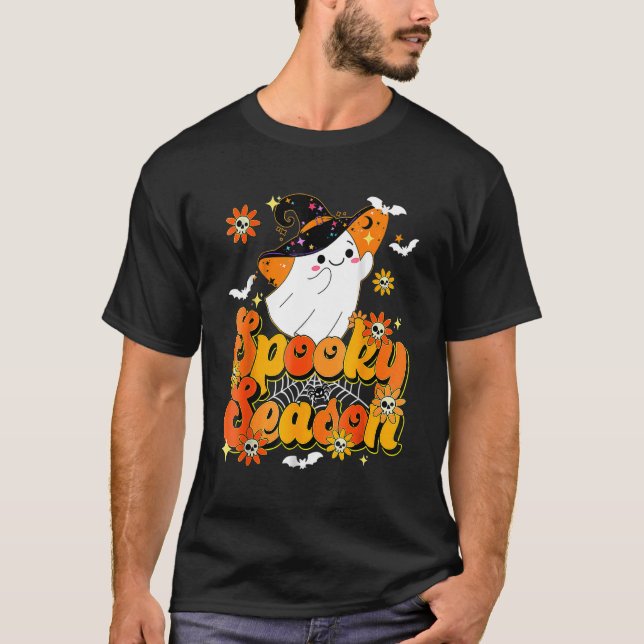 Camiseta Groovy Retro Spooky Season Floral Cute Ghost Hallo (Frente)