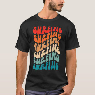 Camiseta Groovy Retro Surfing Girl Retro 70s Hippie Boho Vi