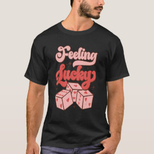 Camiseta Groovy Sentindo Dice Sortudo Coração Dia de os nam