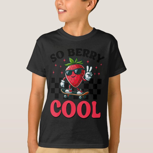 Camiseta Groovy So Berry Cool Fruit Lover Strawberry Season (Frente)
