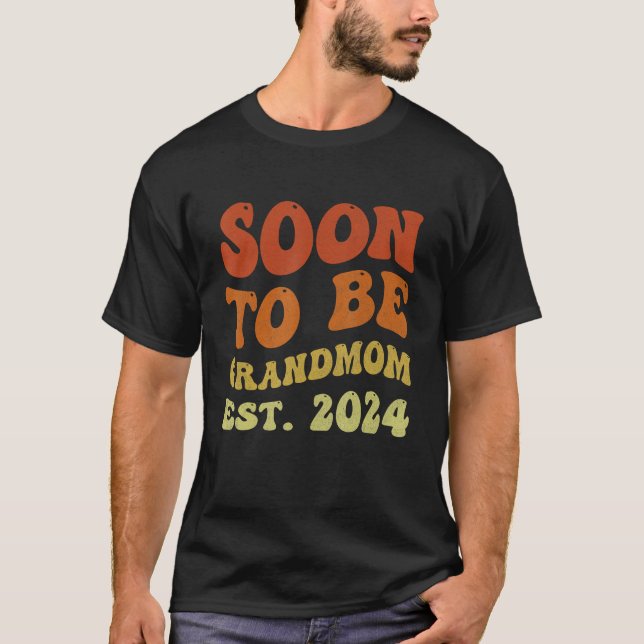 Camiseta Groovy Soon to be GrandMom 2024 for New GrandMom F (Frente)