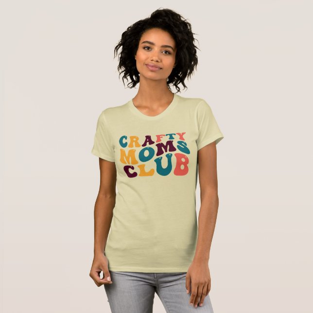 Camiseta Groovy Summer Vibes Sad Beige do Clube das Mães (Frente Completa)