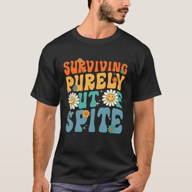 Camiseta Groovy Surviving Purely Out Of Spite A Humorous  J (Frente)
