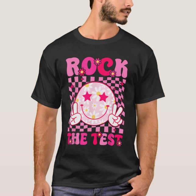 Camiseta Groovy Test Day Rock The Test Smile Hippie Pink Gi (Frente)
