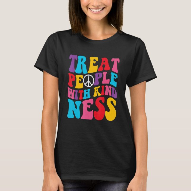 Camiseta Groovy Treat People With Kindness Retro TPWK Trend (Frente)