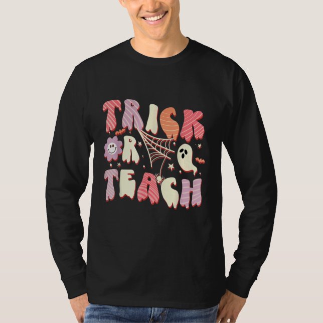 Camiseta Groovy Trick Or Teach Ghost Teacher Halloween Cost (Frente)
