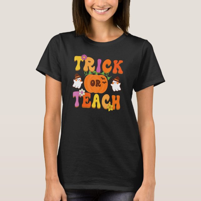 Camiseta Groovy Trick Or Teach  Teacher Halloween Costume (Frente)