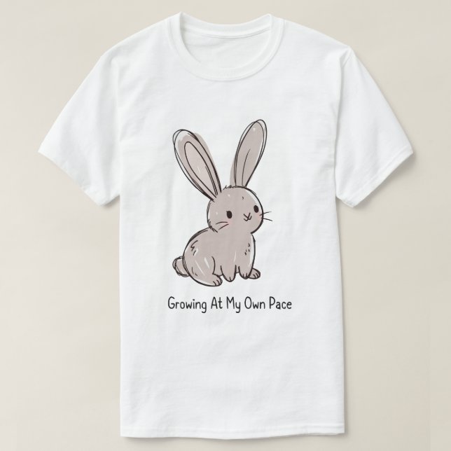 Camiseta Growing At My Own Pace Cute Bunny (Frente do Design)