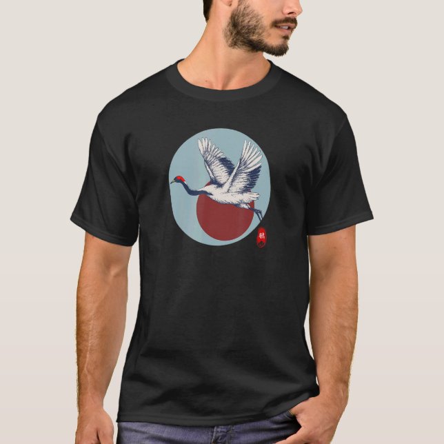 Camiseta Grua Vermelha Coroa Japonesa Tsuru Com Bandeira De (Frente)