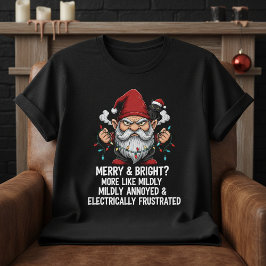 Camiseta Grumpy Christmas Gnome Tangled Lights Black Cat 