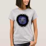 Camiseta Grunge Chanukah Menorah T-Shirt<br><div class="desc">Grunge design com menorah e uma estrela de David. Alguns pincéis digitais usados neste trabalho forneceram cortesia do Obsidian Dawn: www.obsidiandawn.com.</div>