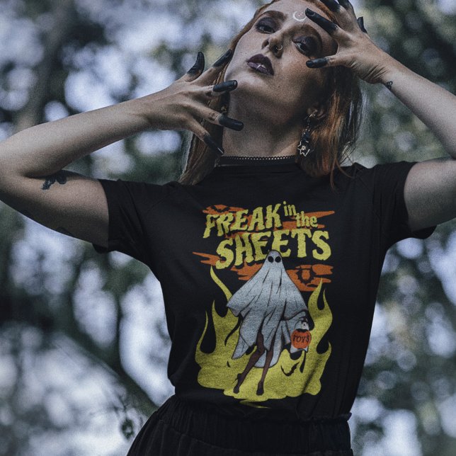 Camiseta Grunge Naughty Freak nas Folhas Ghost Halloween (Criador carregado)