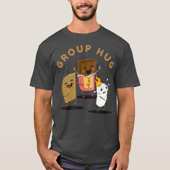 Camiseta Grupo de acampamento Hug Smores Marshmallow e Engr (Frente)