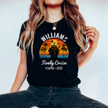 Camiseta Grupo Personalizado de Cruzamento da Família Perso<br><div class="desc">Experimente as vibrações da praia e a hora de verão retrógrada com a "Camiseta Personalizada da Família Retro-Sunset Custom Cruise Customized" - um na moda e um complemento personalizado ao seu guarda-roupa de férias da família. Apresentando um design inspirado por raios de sol retrorreflectores e um motivo de sol, este...</div>