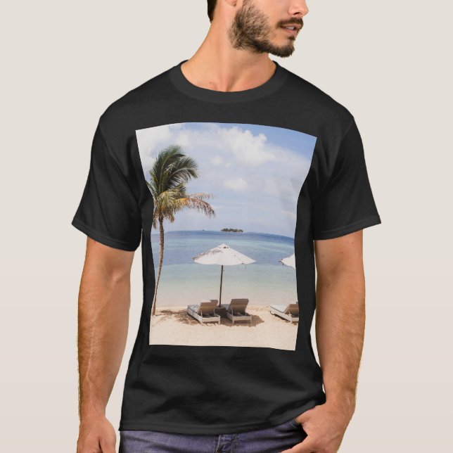Camiseta Guardas-chuvas tropicais de praia: branco, palma. (Frente)