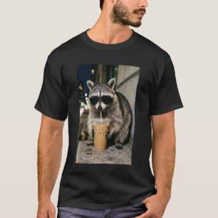 Camiseta Guaxinim Bebendo Café Gelado Meme Engraçado de Ani