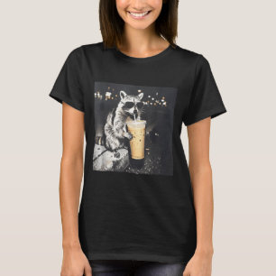 Camiseta Guaxinim bebendo café gelado meme engraçado gráfic