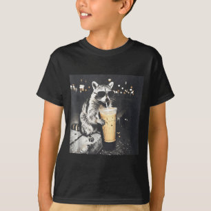 Camiseta Guaxinim bebendo café gelado meme engraçado gráfic