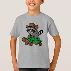 Camiseta Guaxinim com Chapéu de Cowboy Montado em Tartaruga