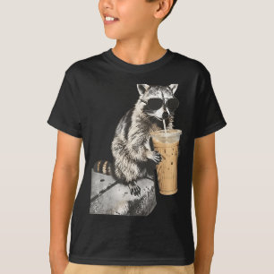 Camiseta Guaxinim engraçado bebendo café gelado meme animal