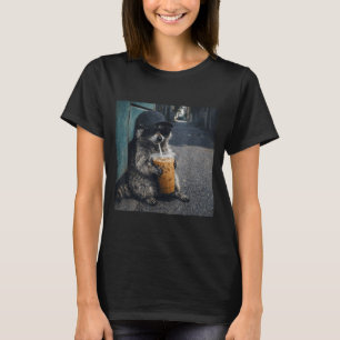 Camiseta Guaxinim Engraçado Bebendo Café Gelado Meme de Ani