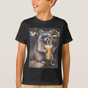 Camiseta Guaxinim legal bebendo café gelado meme engraçado 