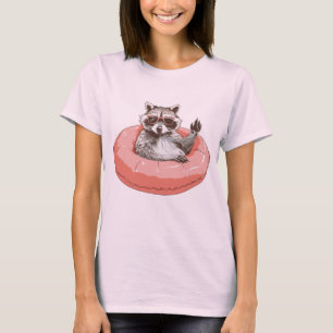 Camiseta guaxinim vestindo óculos de sol em uma piscina ros