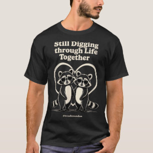 Camiseta Guaxinins Ainda Cavando Juntos Através da Vida Co