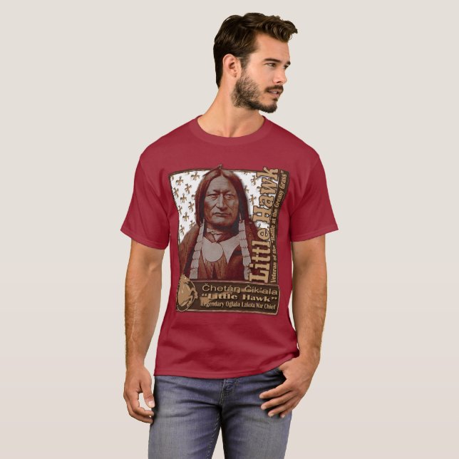 Camiseta Guerreiro pequeno de Oglala Lakota do falcão (Frente Completa)