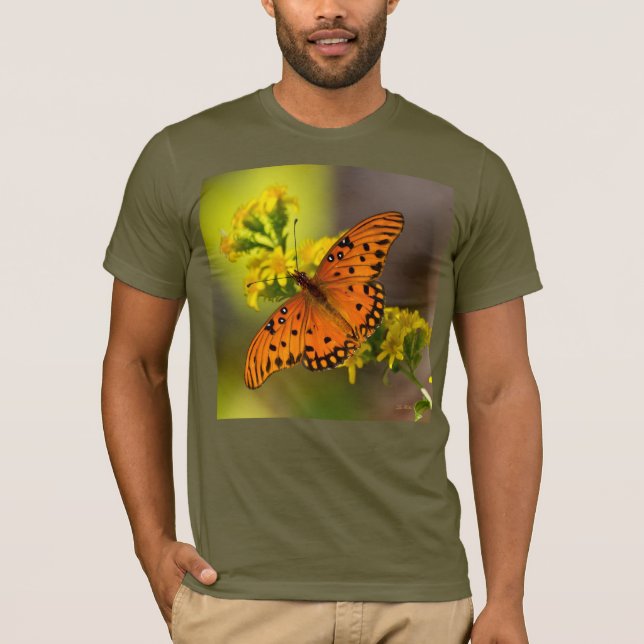 Camiseta Gulf Fritillary aka Passion Butterfly on Goldenrod (Frente)