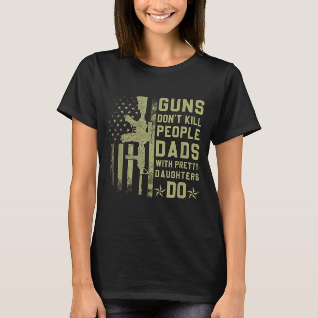 Camiseta Guns Don't Kill People Dads With Pretty Daughters  (Frente)