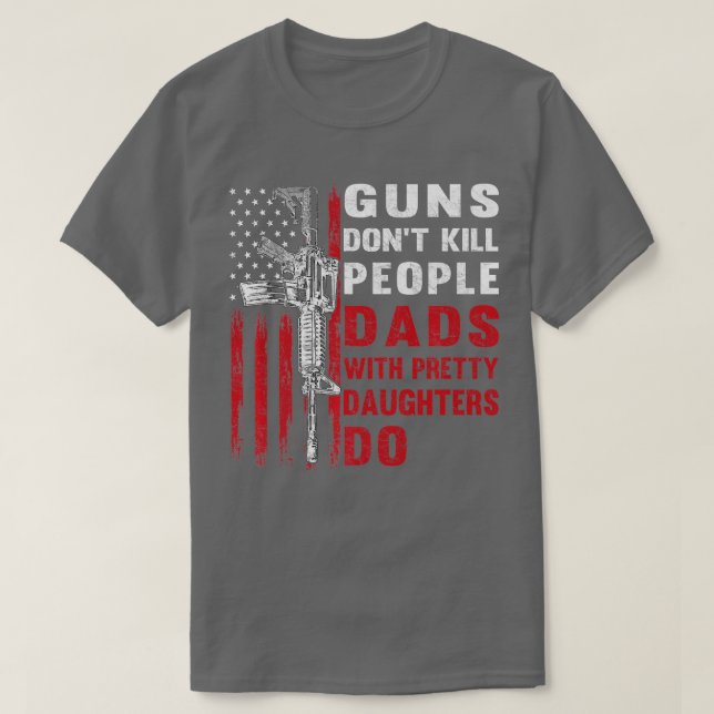 Camiseta Guns Dont Kill People Dads With Pretty Daughters H (Frente do Design)