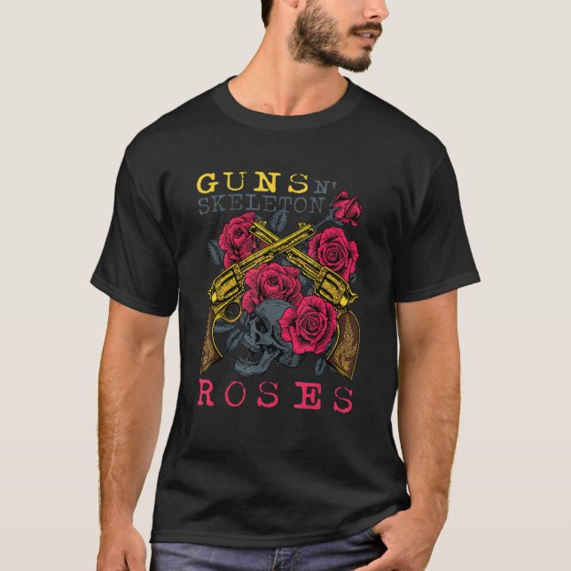 Camiseta Guns N' Skeleton Halloween Rosas (Frente)