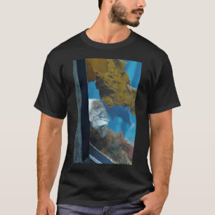 Camiseta Guppy Arco-Íris: Pintura de Peixe Caprichoso Vibra